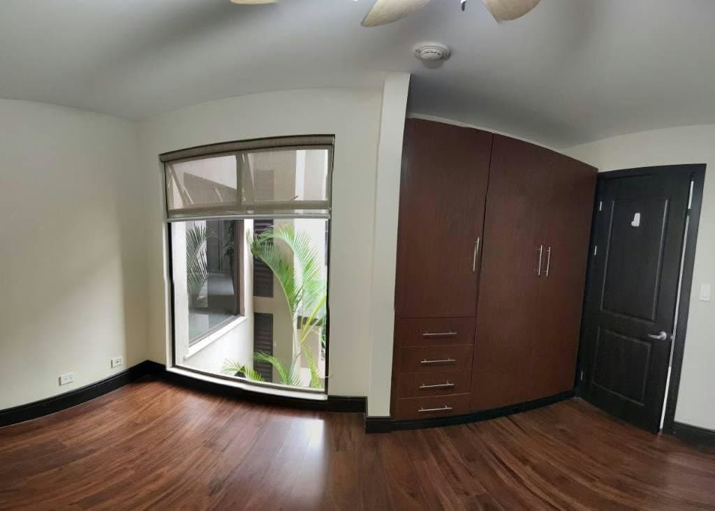 Alquiler de apartamento con línea blanca.