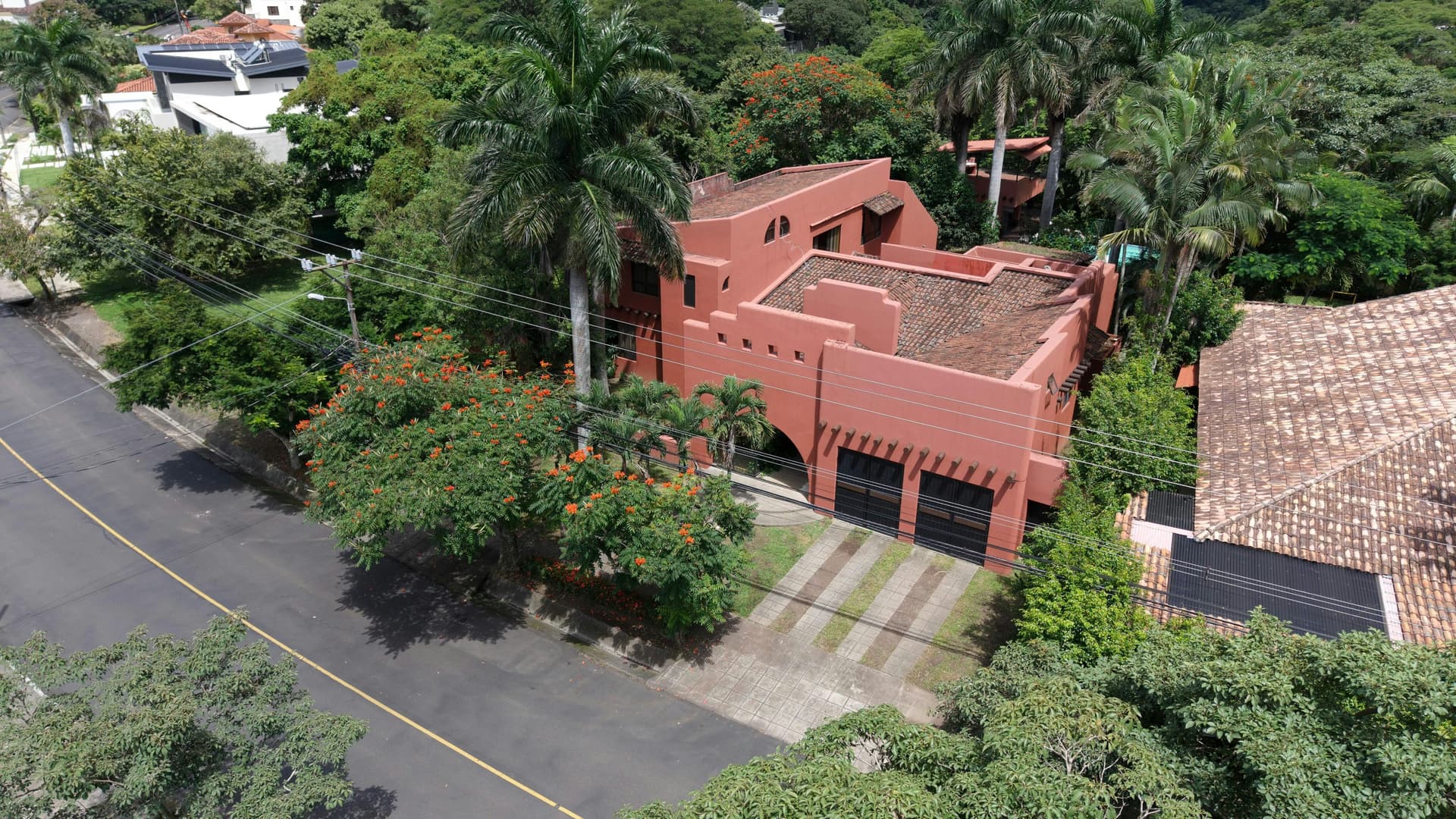 Casa en Santa Ana · 5 hab · 1600 m² — easyrent