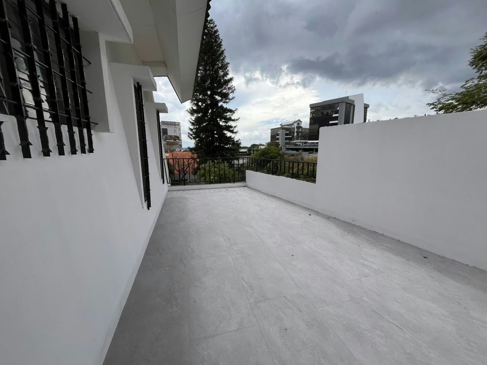 Casa en Mata Redonda · 6 hab · 593 m² — easyrent