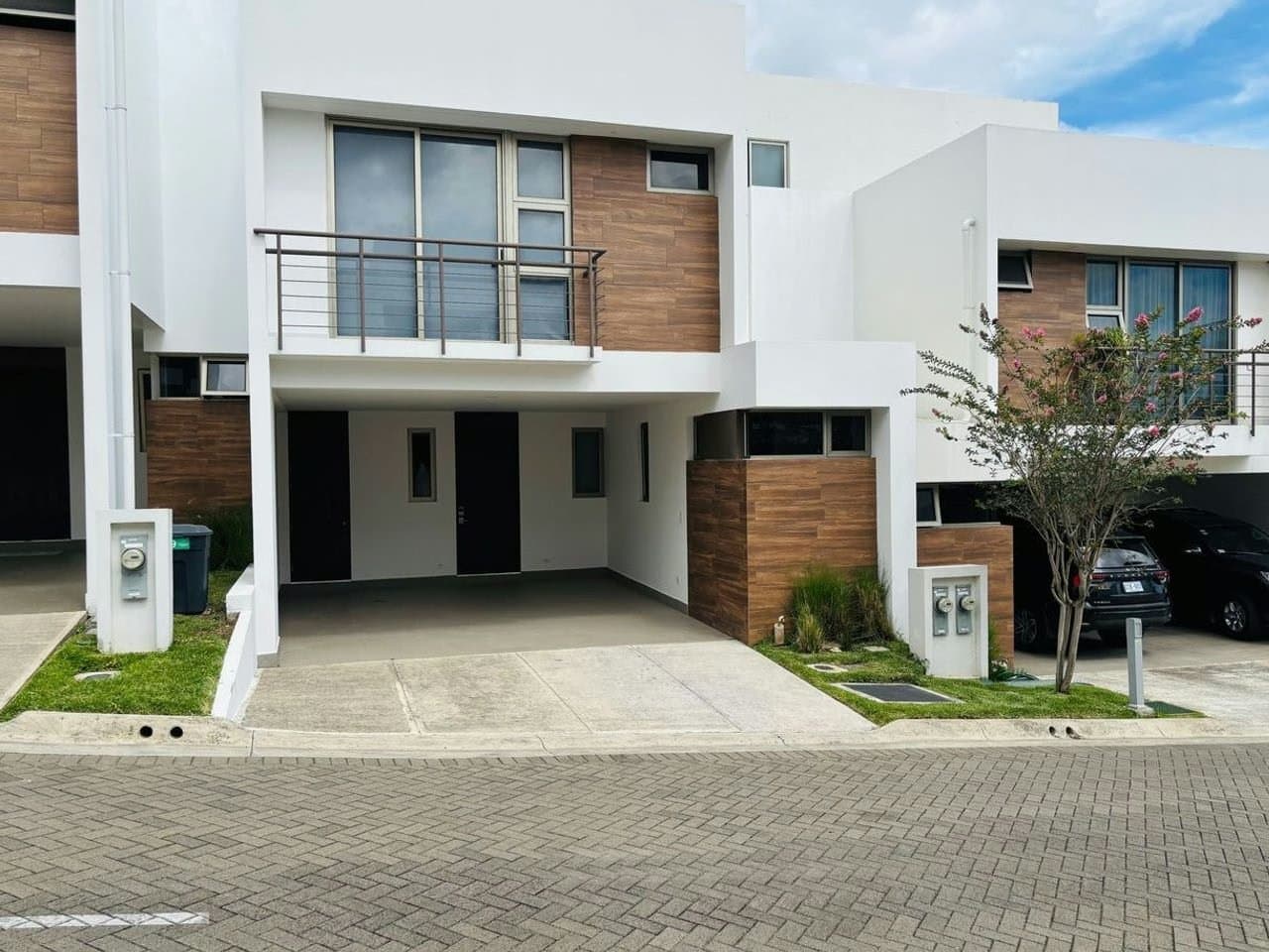 Casa Moderna en Condominio Dendera, Escazú | 3H, 4.5B | Vistas y Acabados de Lujo